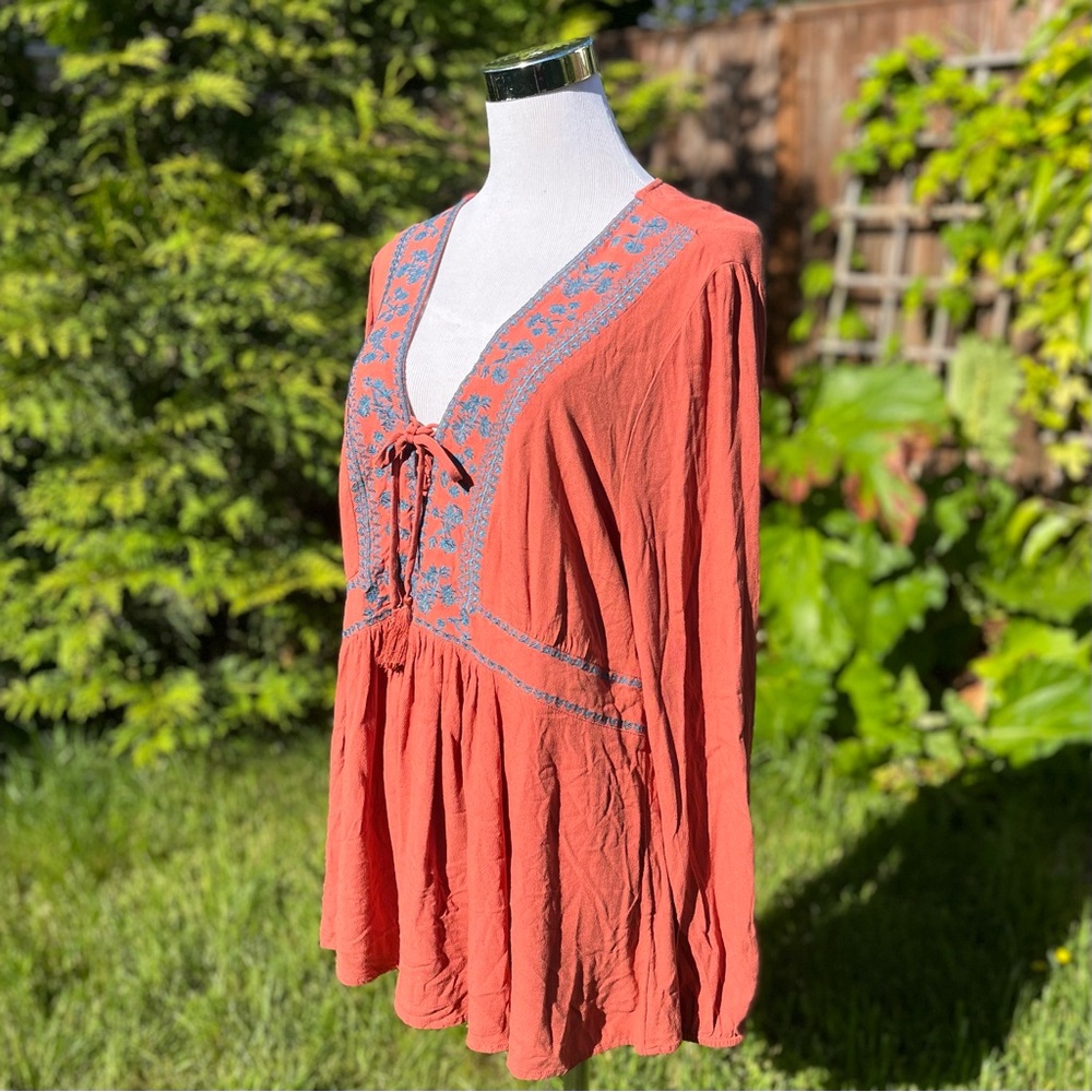 TORRID Babydoll Rayon Crepe Embroidered Lace-Up Top Sz 0 Large Airy Boho Comfy - Picture 2 of 11